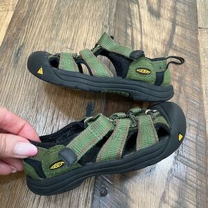 Keen sandals toddler boy 9
